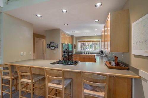 11720 Mougle Ln, Truckee CA  96161-6108 exterior