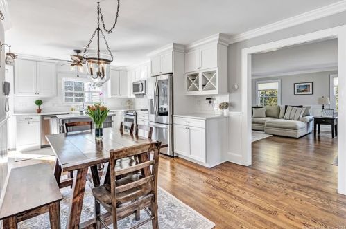 136 Vlg Rd, Huntington CT 06484-1778 exterior