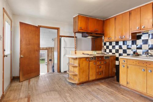 881 Velp Ave, Green Bay WI  54303-3849 exterior