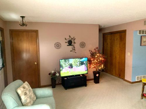6030 Southview Dr, Nashport, OH 43830-9458