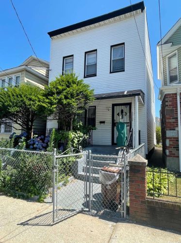 113-16 95th Ave, Jamaica, NY 11419-1344