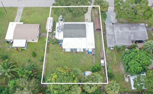 221 Hialeah Ave, Fort Pierce, FL 34982-3420