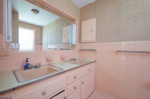 95 Ball Rd, Mountain Lakes NJ  07046-1624 exterior