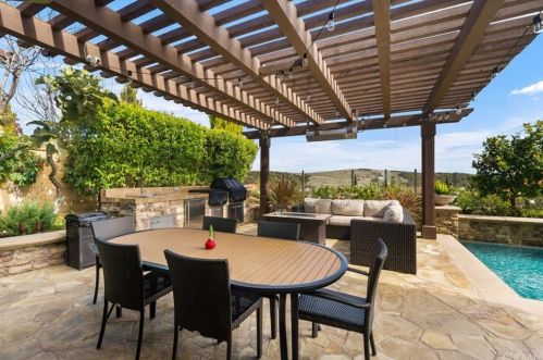 14 Morning Lgt, Newport Beach CA  92657-1654 exterior