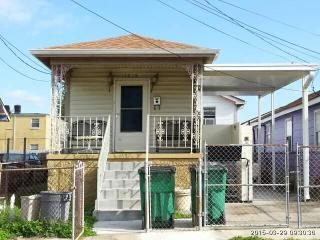1015 Cook St, Gretna, LA 70053-3228
