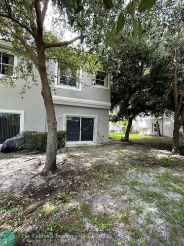 4951 140th Ter, Hollywood FL 33027-6203 exterior