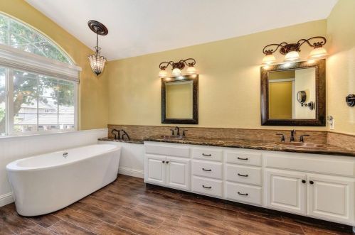 255 American River Canyon Dr, Folsom CA  95630-7142 exterior