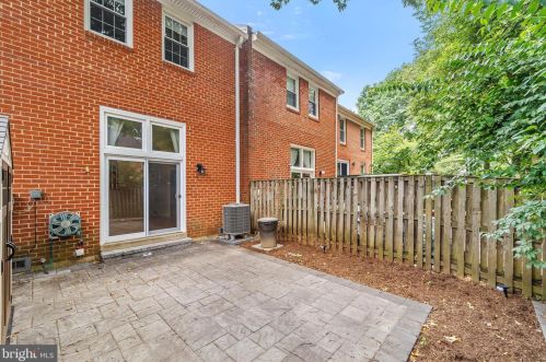 2356 Horseferry Ct, Herndon VA 20191-2733 exterior