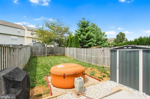 137 Apple Grove Ln, Littlestown PA  17340-1159 exterior