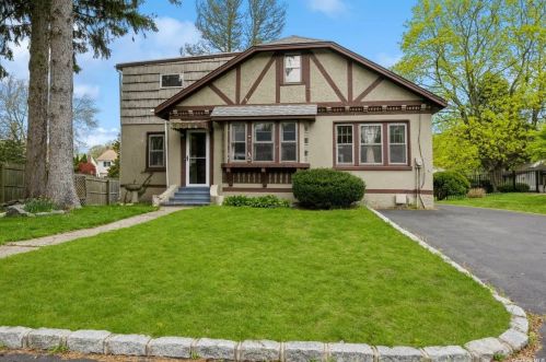 107 Bellecrest Ave, Elwood, NY 11731-1203