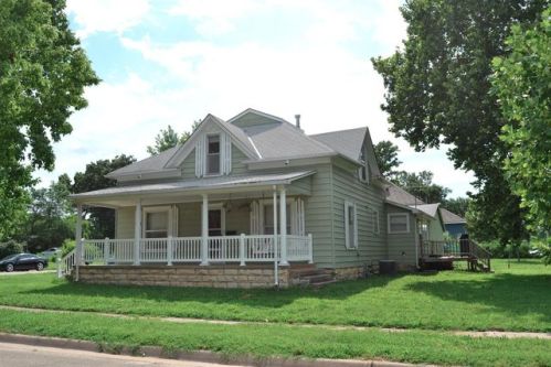 601 Logan St, Chapman, KS 67431-8976