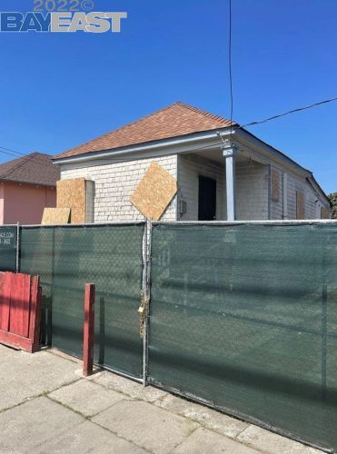 1327 96th Ave, Oakland, CA 94603-1425