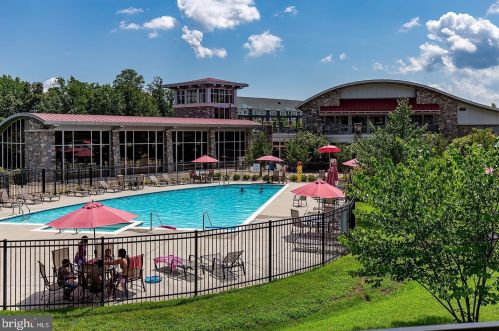 2202 Margraf Cir, Woodbridge VA  22191-4071 exterior