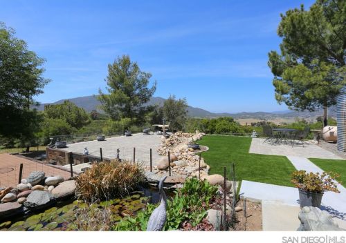 1529 Montecito Vis, Alpine CA  91901-2317 exterior