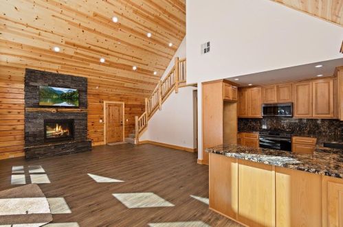 305 North Shore Dr, Big Bear City CA  92314-9792 exterior