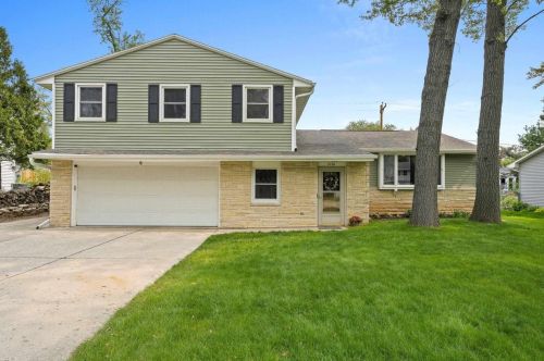 1686 Birchwood Dr, Green Bay, WI 54304-2937