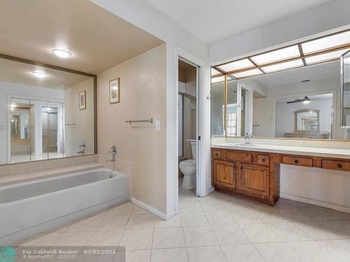 5293 Stonybrook Ln, Boynton Beach FL  33437-1616 exterior