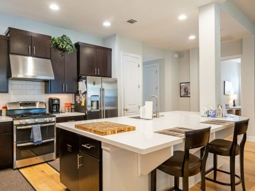 5304 Aurora Dr, Austin TX  78756-2202 exterior