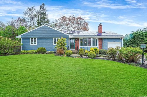 215 17th St, Huntington Station, NY 11746-3301