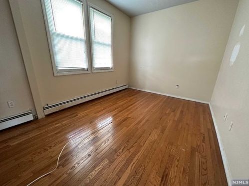 81 Paterson Ave, Paterson NJ 07522-1435 exterior