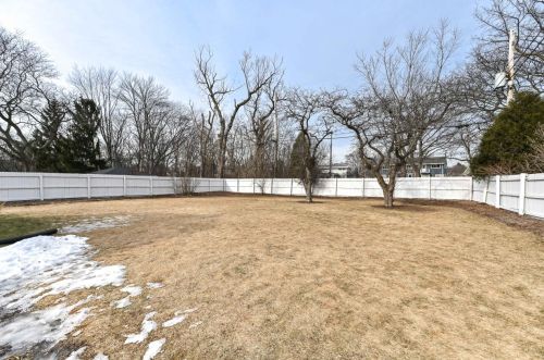 416 Dean Rd, Milwaukee WI  53217-2707 exterior