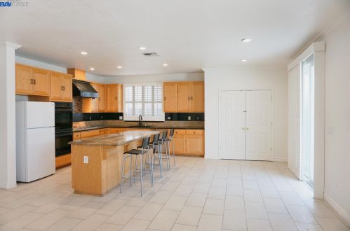 682 Vasconcellos Ave, Manteca CA  95336-8546 exterior