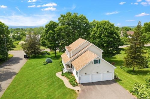 1 Reservoir Dr, Wallingford CT  06492-1862 exterior