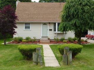 804 Bay Shore Ave, West Islip NY  11795-1538 exterior