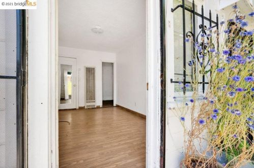 1521 9th St, Oakland CA  94607-1338 exterior