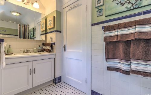 112 Holland Ave, Floral Park NY  11001-1202 exterior