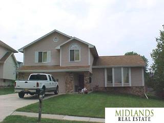13208 26th Ave, Bellevue, NE 68123-1936