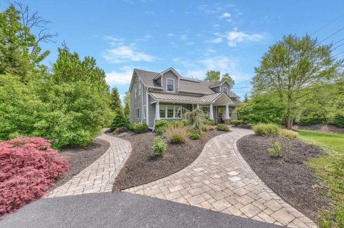 84 Maple Ave, Fishkill, NY 12524-2213