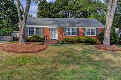 3004 Shady Lawn Dr, Greensboro, NC 27408-2621