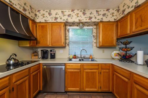 2915 Parkwood Manor Dr, Humble, TX 77339-1203