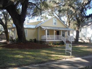 4565 Forsyth St, Bagdad, FL 32530