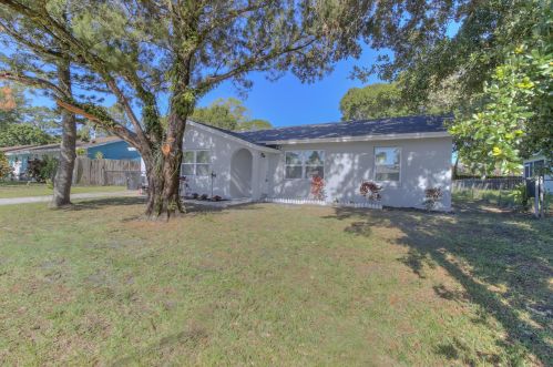 1103 Hemlock Cir, Fort Pierce, FL 34947-7237