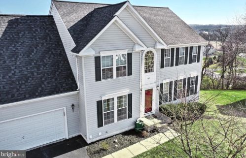 365 Lakeview Dr, Spring Grove, PA 17362-8454