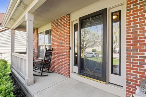 4395 Windrow Dr, Darbydale, OH 43123-9346