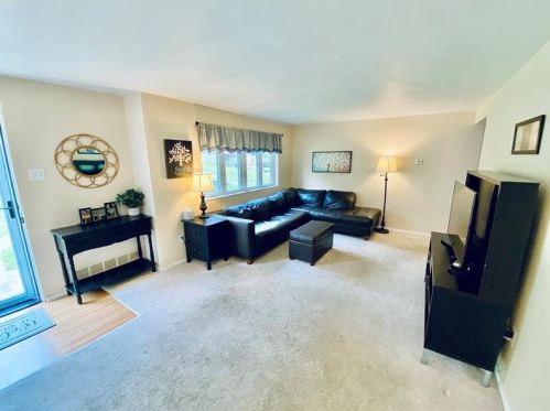 122 Winifred Dr, Pittsburgh, PA 15236-4524