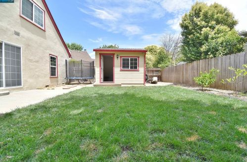 4066 Kensington Dr, Concord CA  94521-3333 exterior