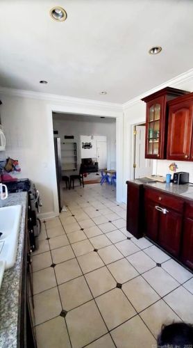 28 Madison Pl, Stamford, CT 06902-5613