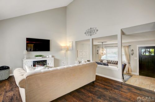 10 Calvin Ct, Old Bridge NJ  08857-2147 exterior