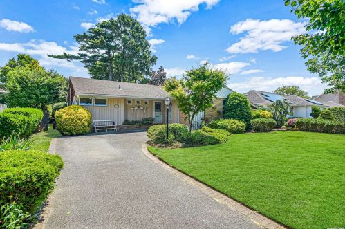 1091 Mclean Ave, North Wantagh, NY 11793-1718