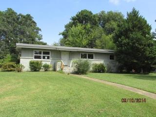 2402 Woodland St, Decatur AL  35601-6156 exterior