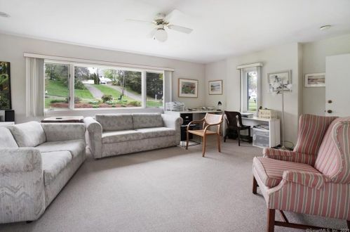 27 Green Hill Rd, North Haven CT  06473-2139 exterior