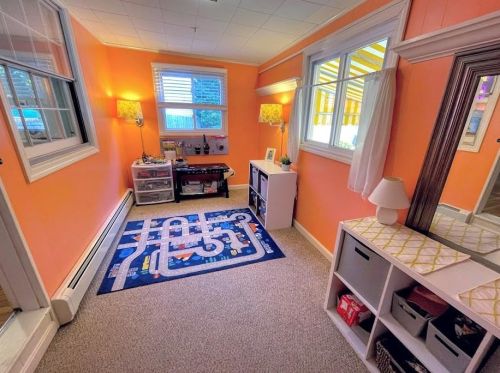 31 Crest Ave, Lincoln RI  02865-3024 exterior