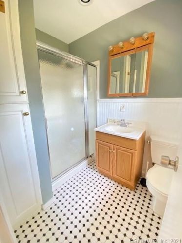 21 Wentworth St, Milford CT  06461-2352 exterior