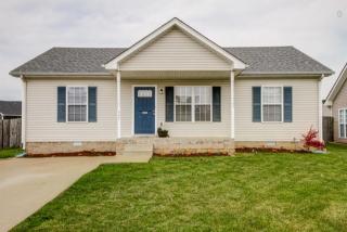 527 Oakmont Dr, Clarksville, TN 37042-4706