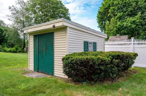 3546 Mendon Rd, Cumberland RI  02864-2136 exterior