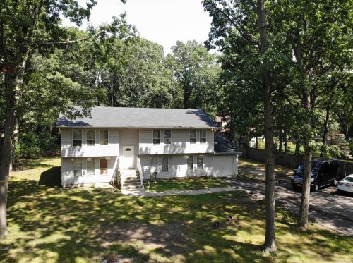 160 Allwood Ave, Central Islip NY  11722-3314 exterior